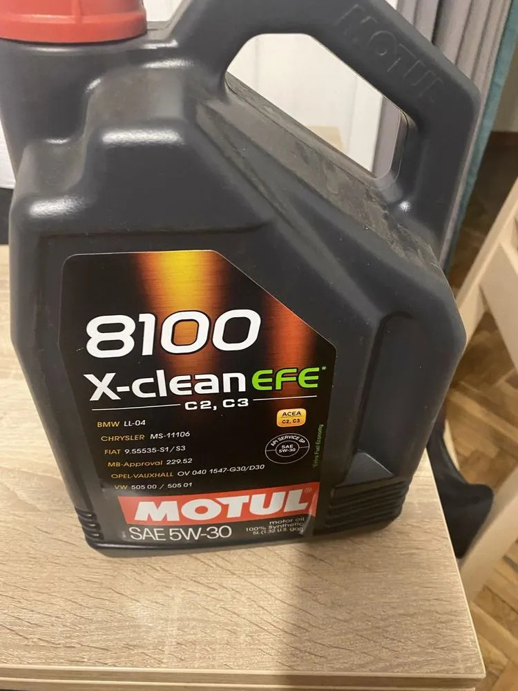Zdjęcie Motul EFE - poznaj zalety i zastosowanie oleju silnikowego
