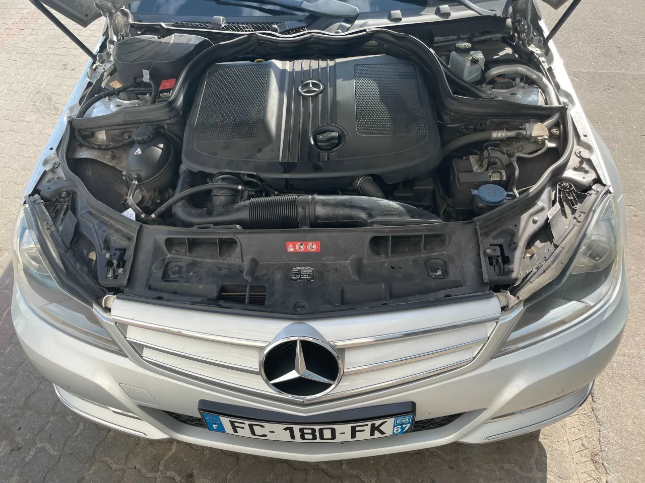 Zdjęcie Jaki płyn do chłodnicy Mercedes W204? Poznaj najlepsze opcje i porady