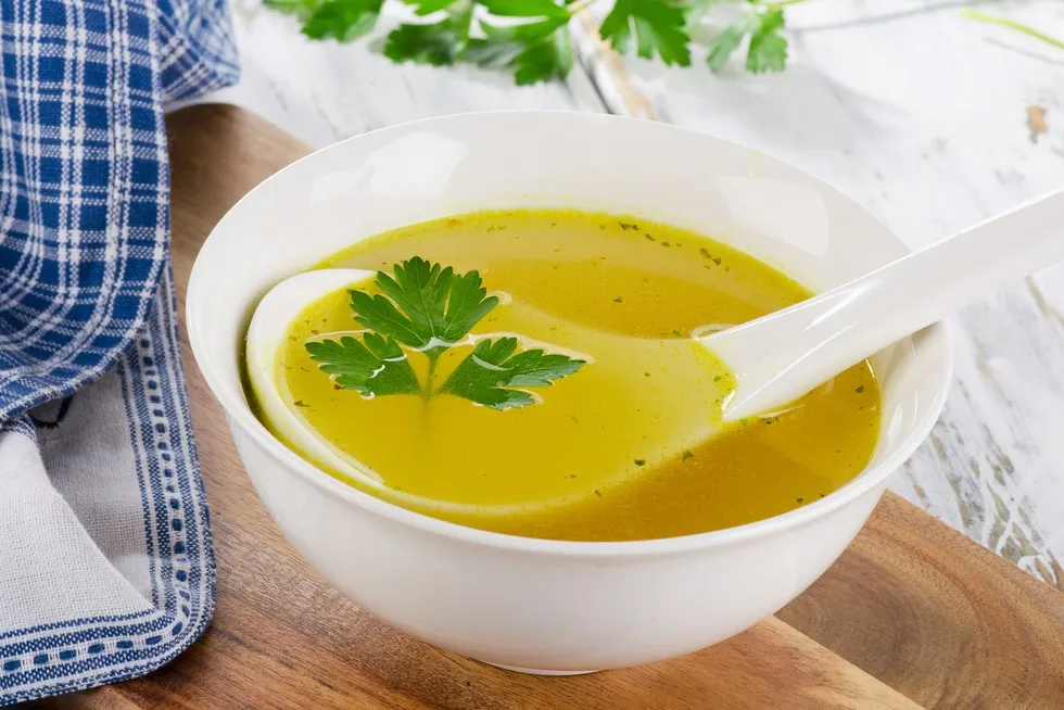 Zdjęcie Ile kcal ma miska rosołu? Poznaj prawdziwą wartość kaloryczną zupy domowej