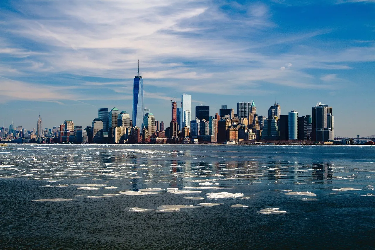 Zdjęcie Ile trwa lot z Chicago do Warszawy? Sprawdź, co wpływa na czas podróży