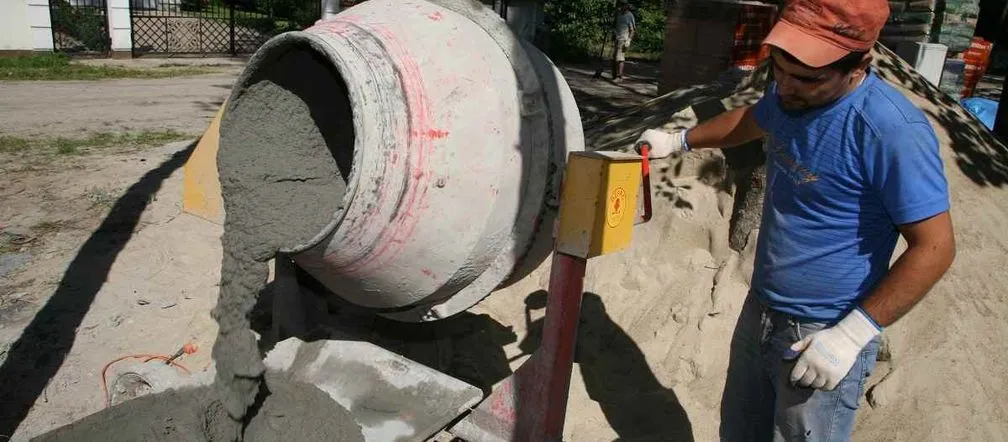 Zdjęcie Jak mieszać beton w betoniarce - uniknij najczęstszych błędów