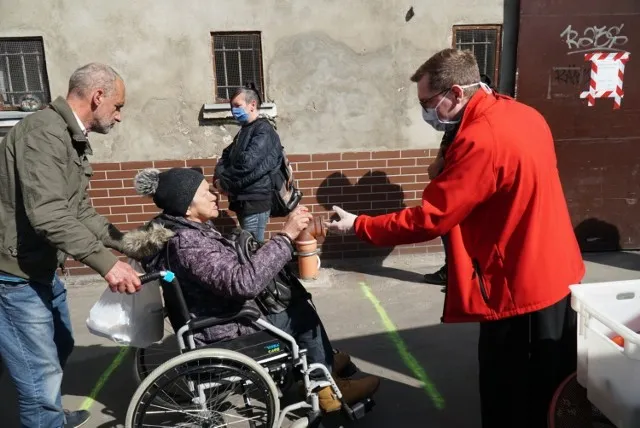Zdjęcie Caritas Poznań - gdzie oddać ubrania i pomóc potrzebującym