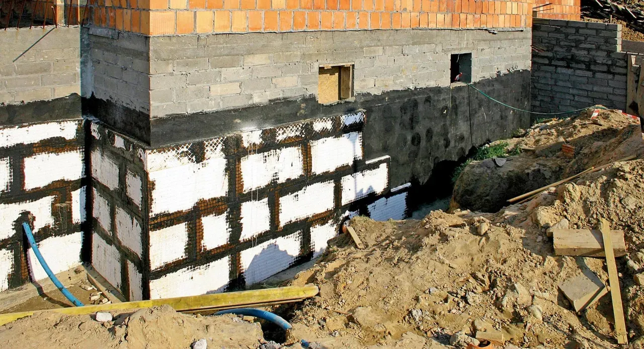 Zdjęcie Jaką zaprawą murować bloczki betonowe, aby uniknąć błędów?
