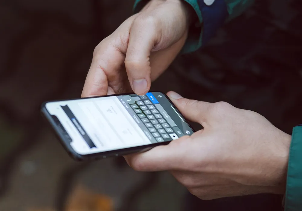 Zdjęcie Podsłuch w telefonie żony - poznaj prawne konsekwencje i lepsze rozwiązania