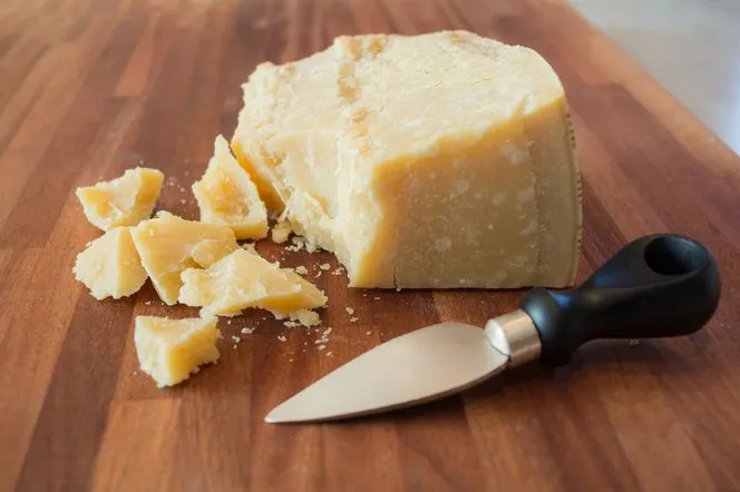 Zdjęcie Co to jest parmezan i dlaczego warto go mieć w kuchni?