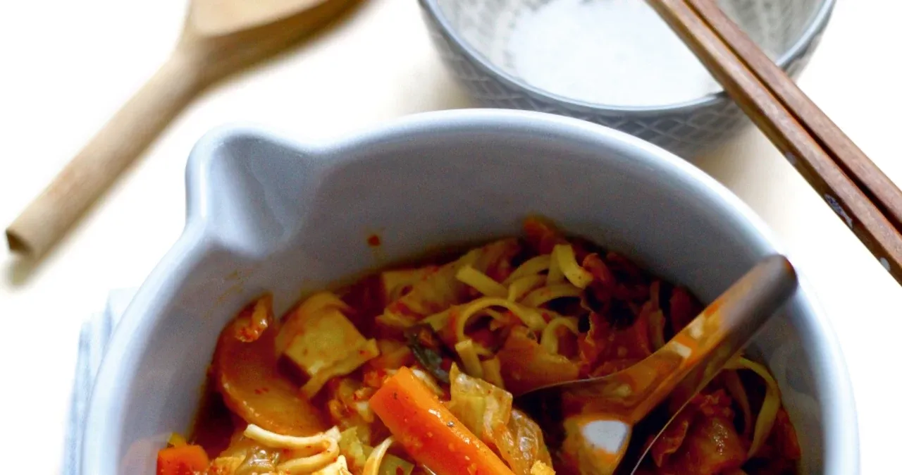 Zdjęcie Jak łatwo przygotować kimchi buldak - pyszny przepis na ramen
