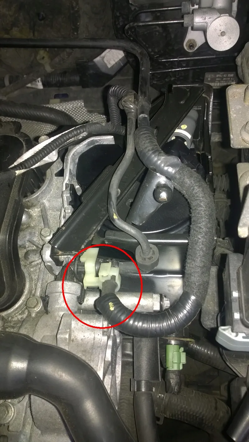 Zdjęcie Gdzie znajduje się filtr paliwa w Mazda 3 1.6 benzyna? Oto odpowiedź