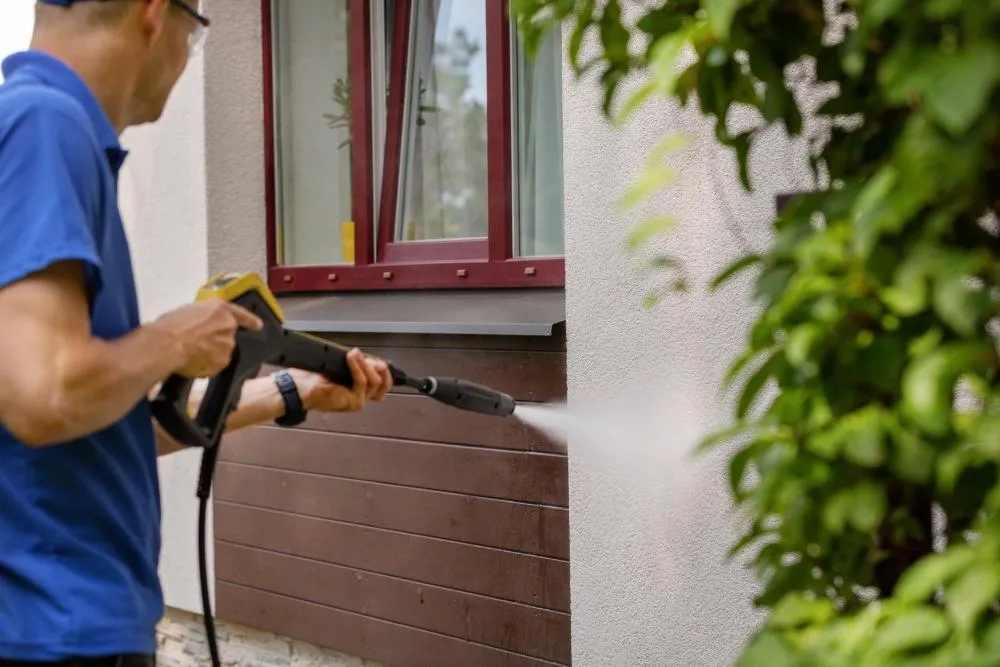 Zdjęcie Jak skutecznie wyczyścić elewację budynku? 5 sprawdzonych metod