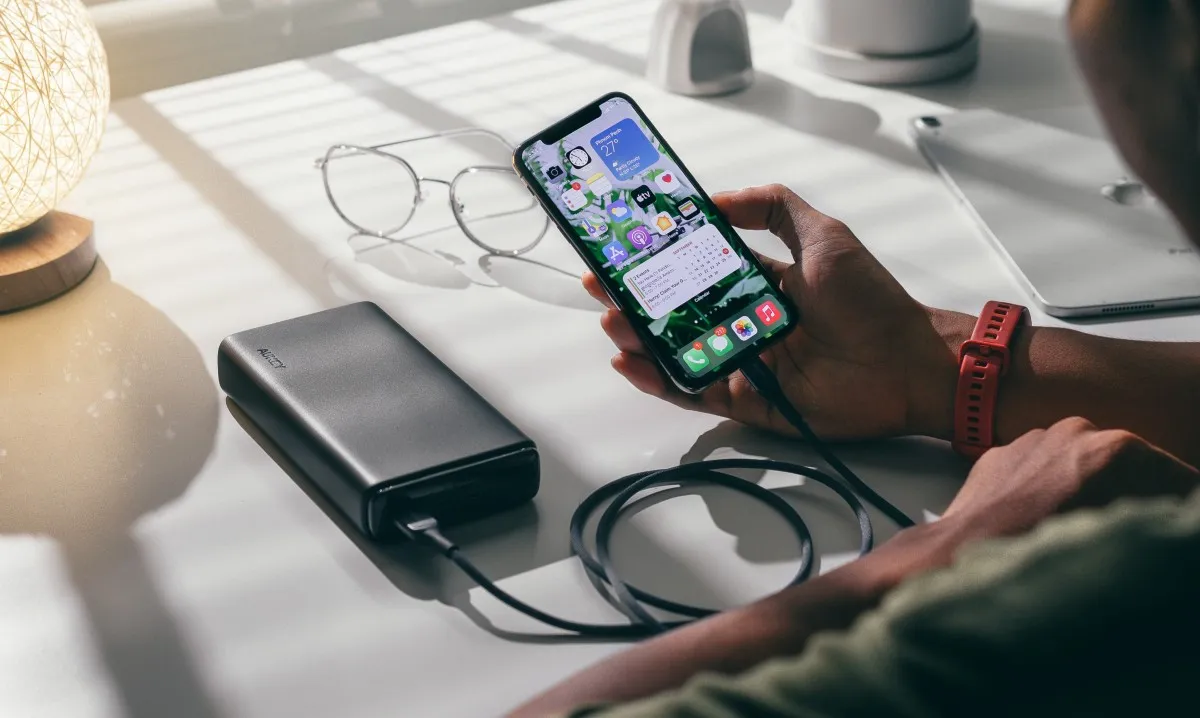 Zdjęcie Czy można przewozić powerbank w bagażu podręcznym? Sprawdź zasady!