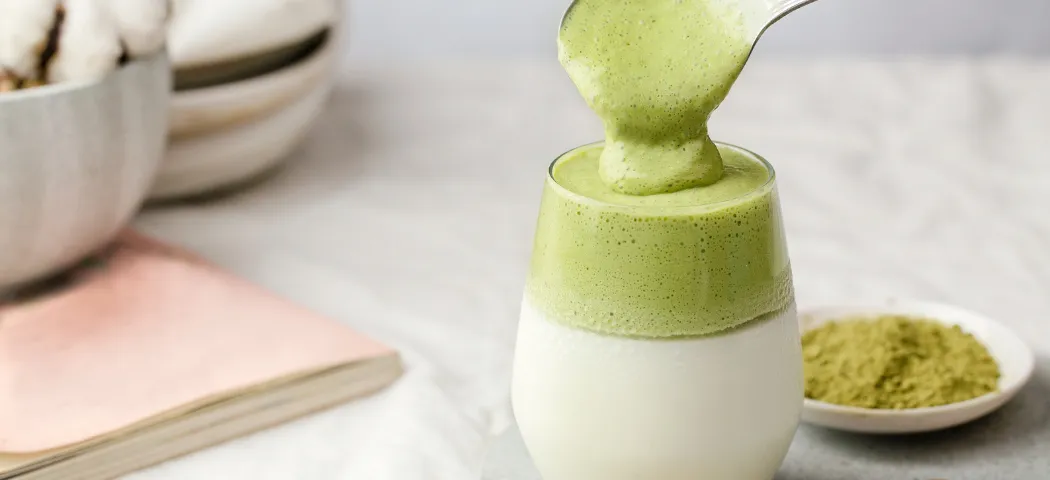 Zdjęcie Matcha latte co to? Poznaj składniki, przygotowanie i korzyści