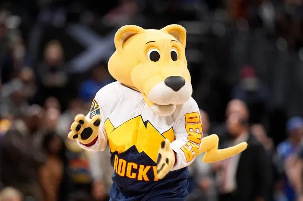 Zdjęcie Ile zarabiają maskotki NBA? Zaskakująco duże pensje w sporcie!
