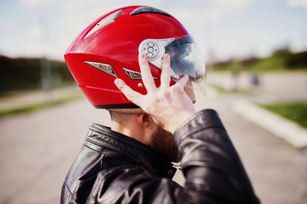 Zdjęcie Jak dobrać rozmiar kasku motocyklowego, by uniknąć niebezpieczeństwa?