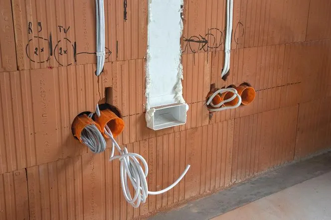 Zdjęcie Instalacje na osiedlu: przewodnik po tym, co musisz wiedzieć