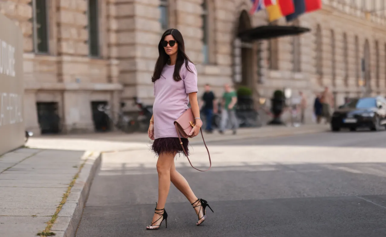 Zdjęcie Czy w ciąży można chodzić na obcasach? Sprawdź, co musisz wiedzieć