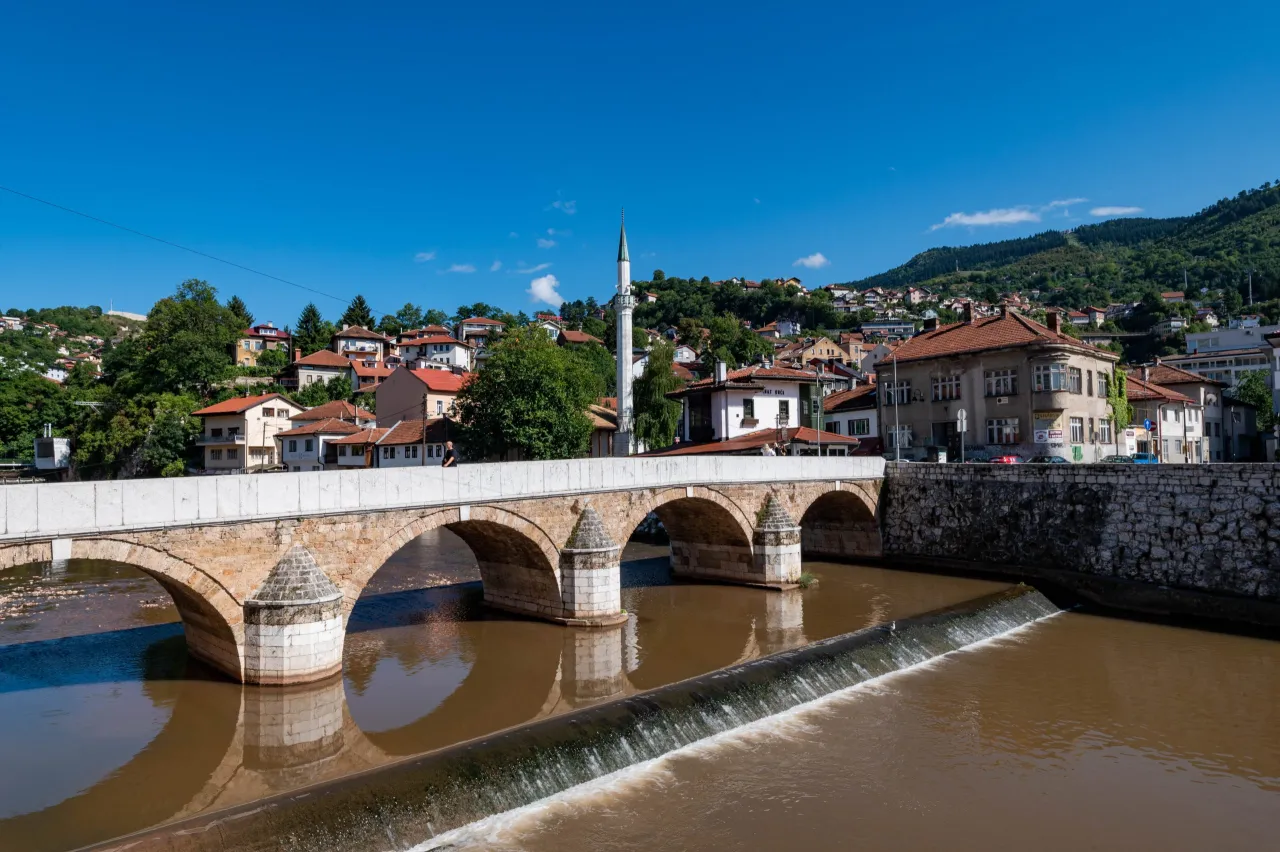 Zdjęcie Sarajewo czy jest bezpiecznie? Odkryj zagrożenia i bezpieczne miejsca
