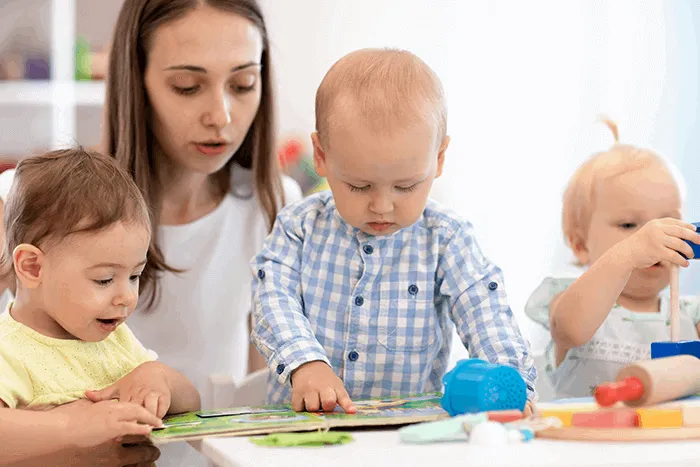 Zdjęcie Ile godzin dziecko może być w żłobku? Sprawdź ważne zasady i informacje