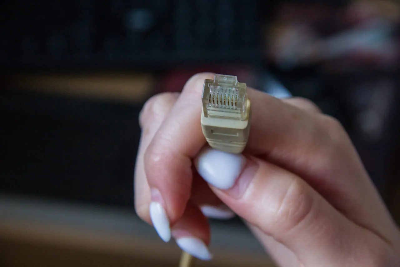 Zdjęcie Jak podłączyć kabel Ethernet - proste kroki, aby uniknąć problemów z internetem