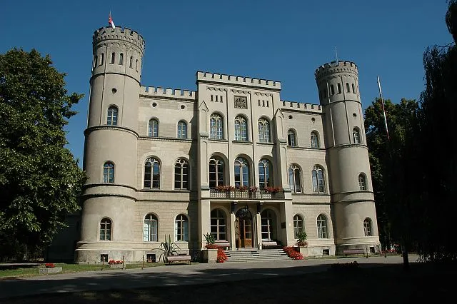 Zdjęcie Zamek w Rokosowie: Historia, architektura i tajemnice miejsca