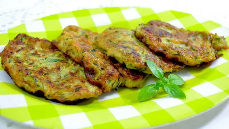 Zdjęcie Jak zrobić placki ziemniaczane z cukinii: przepis krok po kroku