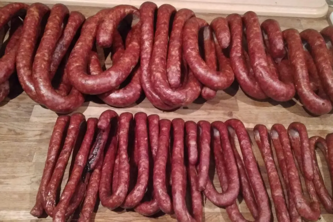Zdjęcie Ile przypraw na 10 kg kiełbasy? Oto idealne proporcje i porady