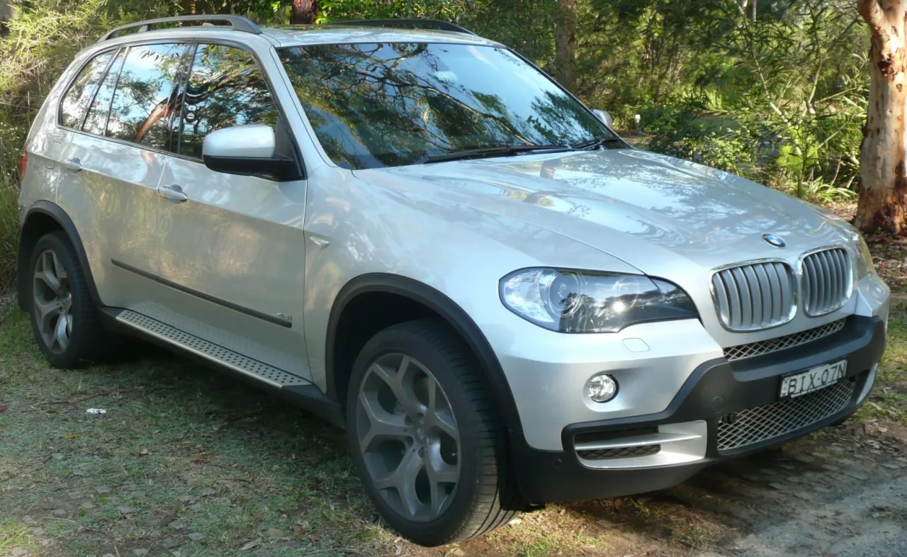 Zdjęcie BMW X5 E70 pojemność baku – ile litrów naprawdę zmieści zbiornik?
