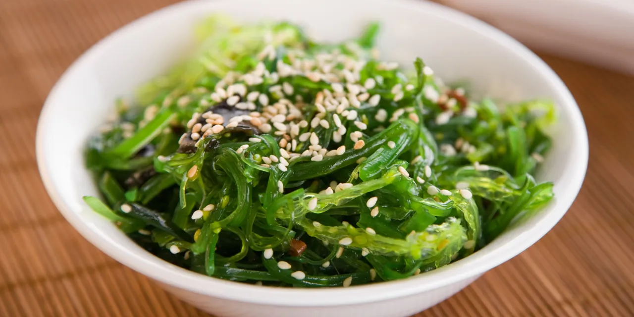 Zdjęcie Sałatka wakame jak zrobić – łatwy przepis na zdrową sałatkę