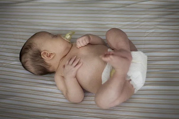 Zdjęcie Ile pampersów dziennie zużywa dziecko? Odkryj, jak zaoszczędzić