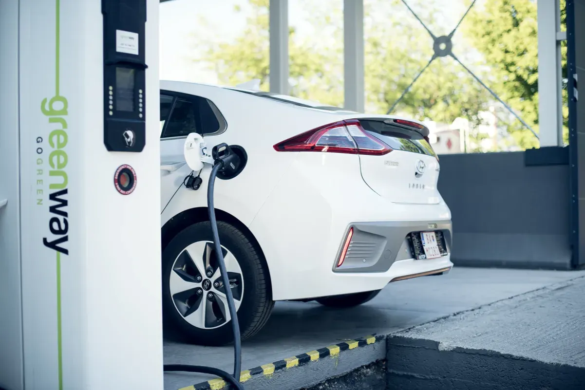 Zdjęcie Niesamowite dopłaty na używane auta elektryczne. Ten ruch rządu może zaskoczyć każdego