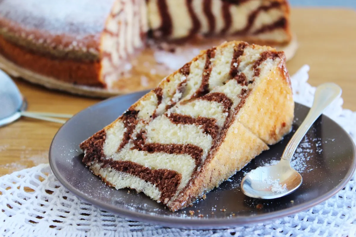 Zdjęcie Pyszny przepis na ciasto zebra z colą, które zachwyci każdego