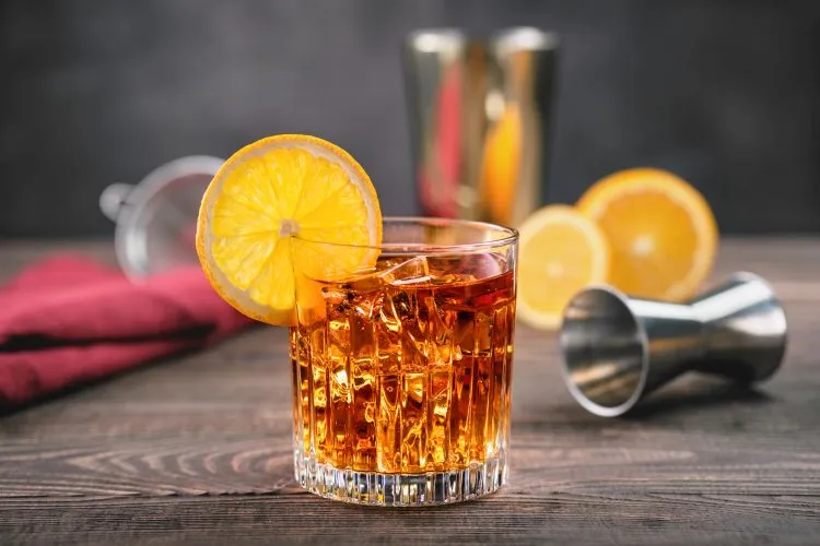 Zdjęcie Prosty drink z brandy: 5 łatwych przepisów na wyjątkowe koktajle