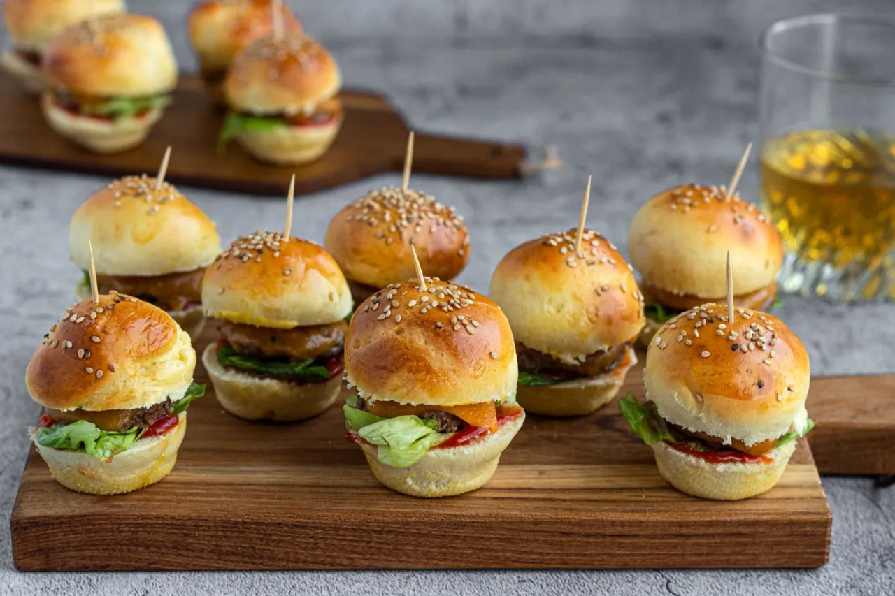 Zdjęcie Mini-burgers: Le guide ultime pour des ap&eacute;ritifs qui claquent !