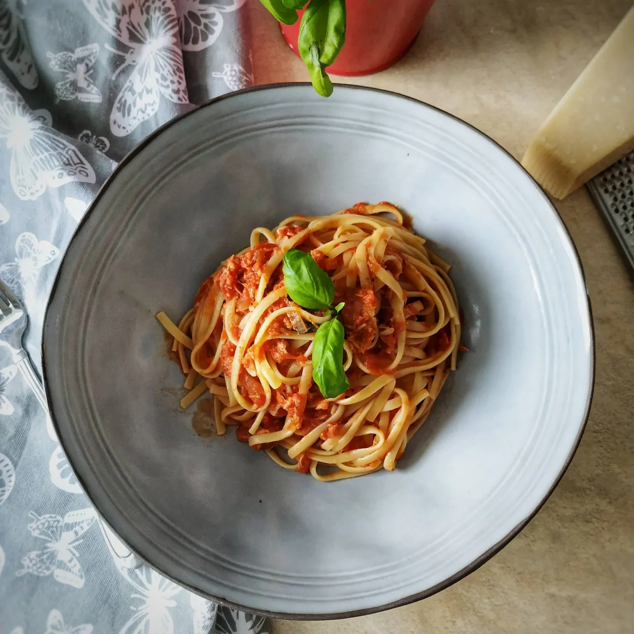 Zdjęcie Szybkie spaghetti al tonno: prosty przepis na pyszny obiad w 30 minut