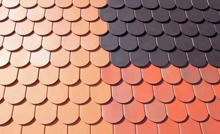 Zdjęcie Dachówka cementowa czy ceramiczna? Porównanie cen i właściwości