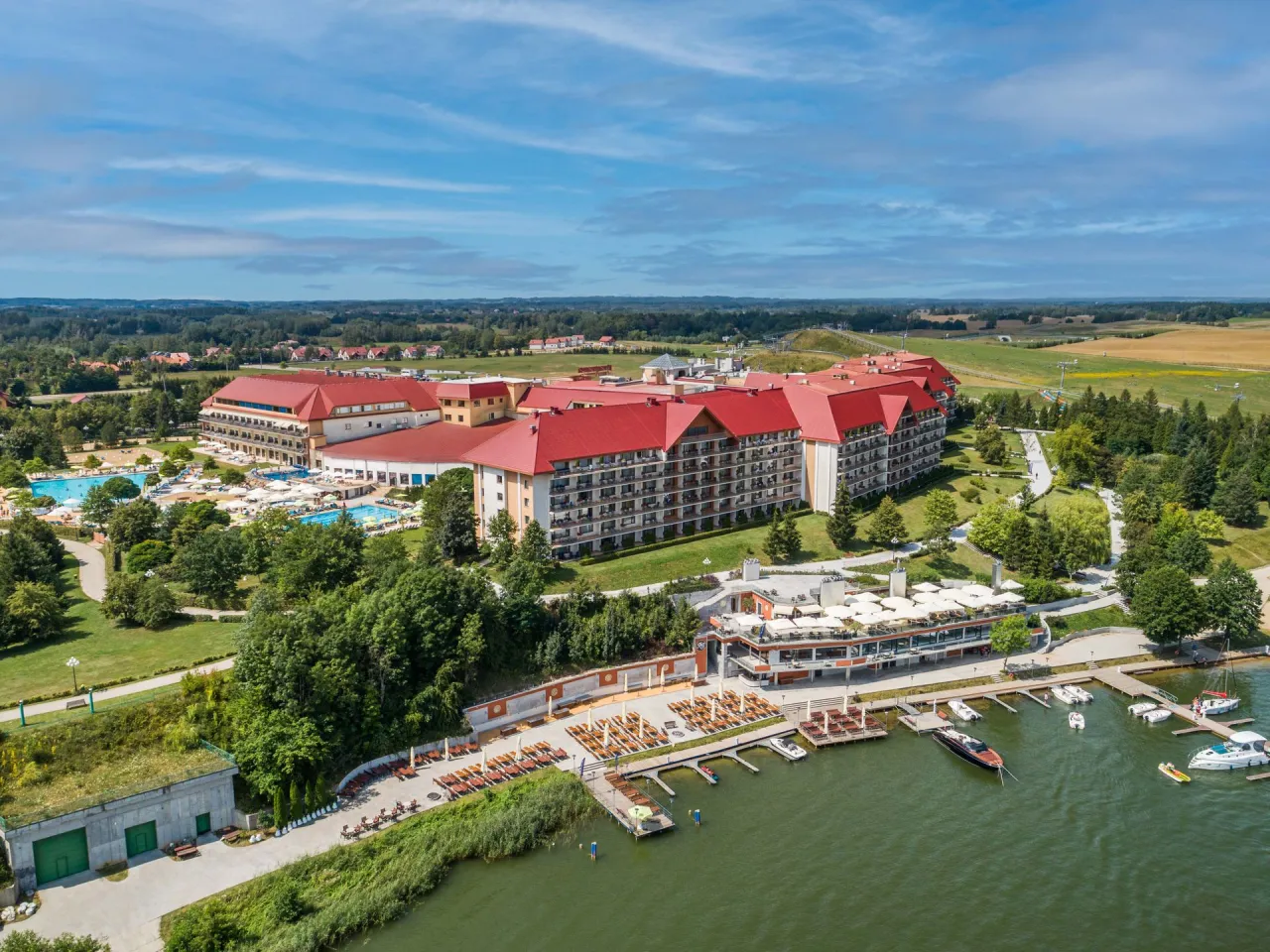 Zdjęcie Hotel Gołębiewski w Mikołajkach - historia powstania i rozwój atrakcji
