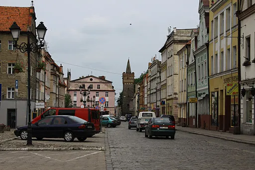 Zdjęcie Paczków naprawdę przypomina polskie Carcassonne? Porównanie!