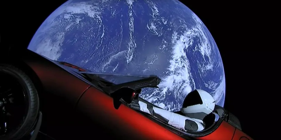 Zdjęcie Fascynująca podróż: Zobacz gdzie jest Tesla w kosmosie i jej aktualną pozycję