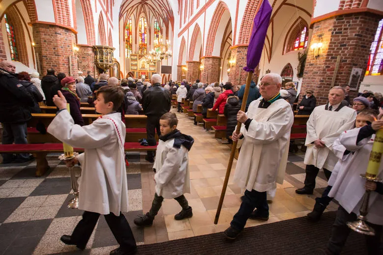 Zdjęcie Ile trwa droga krzyżowa w kościele? Poznaj czas i zwyczaje