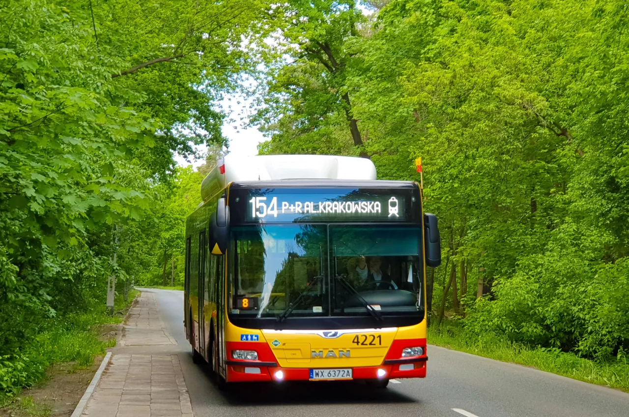 Zdjęcie Rozkład jazdy autobusu 154 w Warszawie – sprawdź godziny kursów