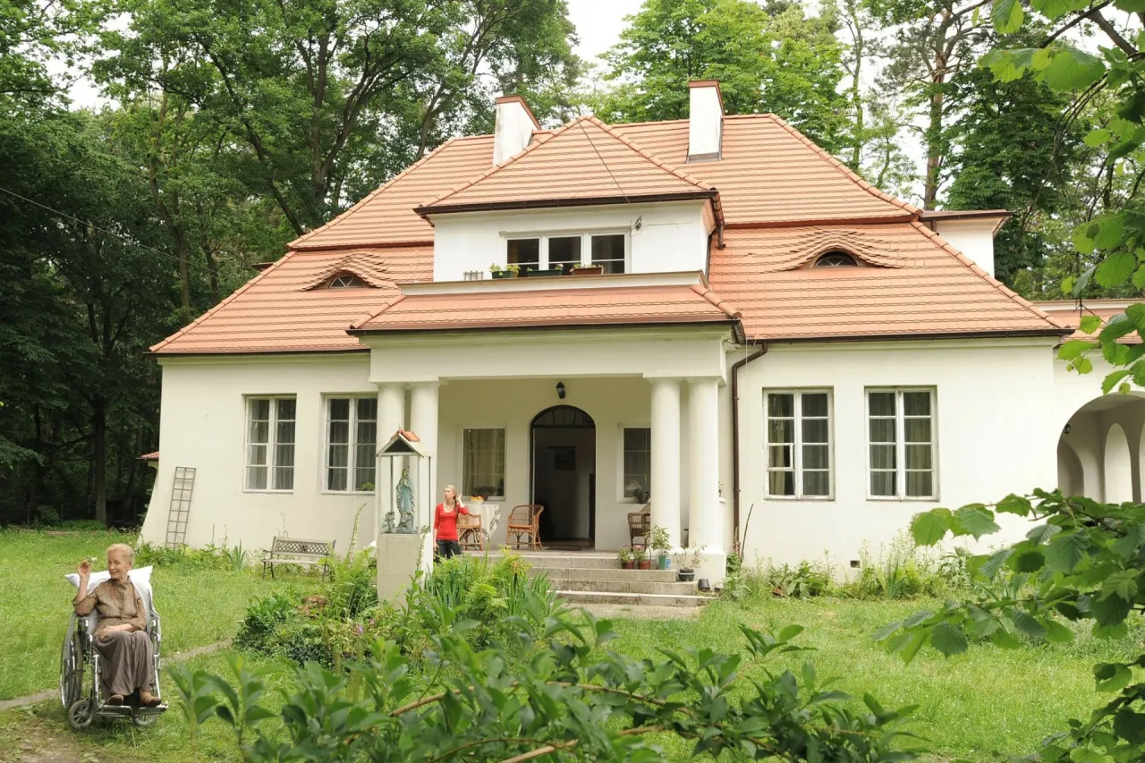 Zdjęcie Złotopolscy dworek: historia, tajemnice i aktualny status nieruchomości