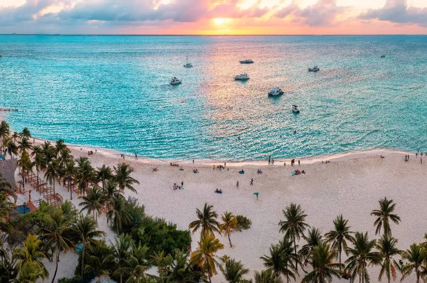 Zdjęcie Ile trwa lot do Cancun? Poznaj czas lotu z Polski i przesiadki