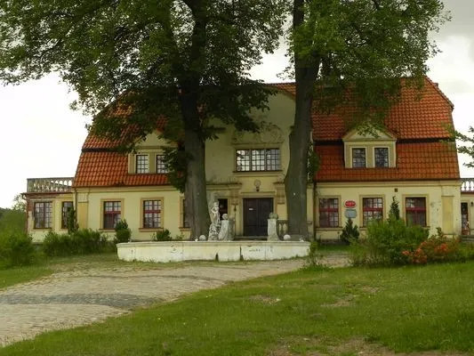 Zdjęcie Dworek Paraszyno - historia, aktualny status i atrakcje w okolicy