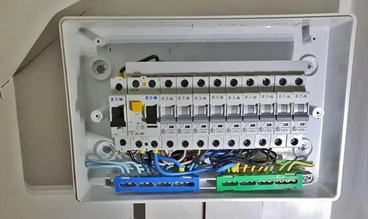 Zdjęcie Jak wybrać odpowiednią różnicówkę do falownika i uniknąć błędów w instalacji