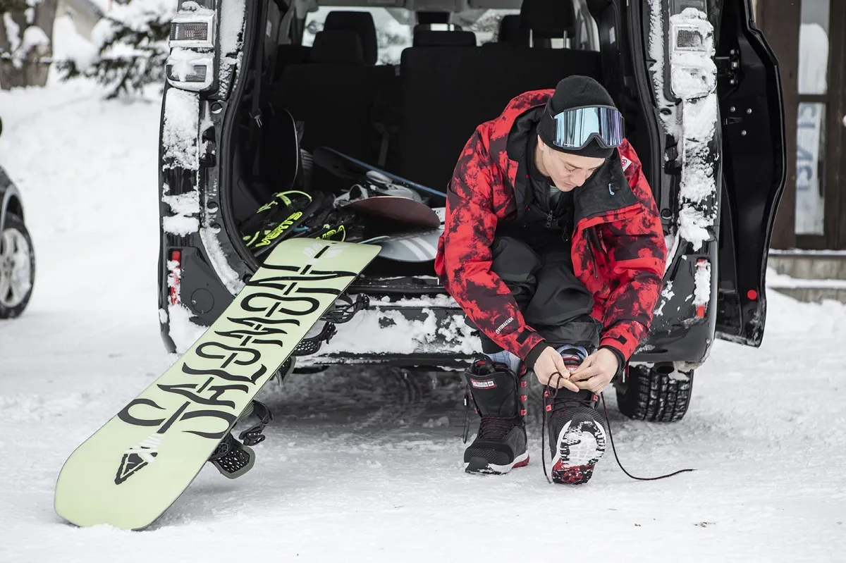 Zdjęcie Gdzie kupić snowboard? Najlepsze miejsca na tanie deski snowboardowe