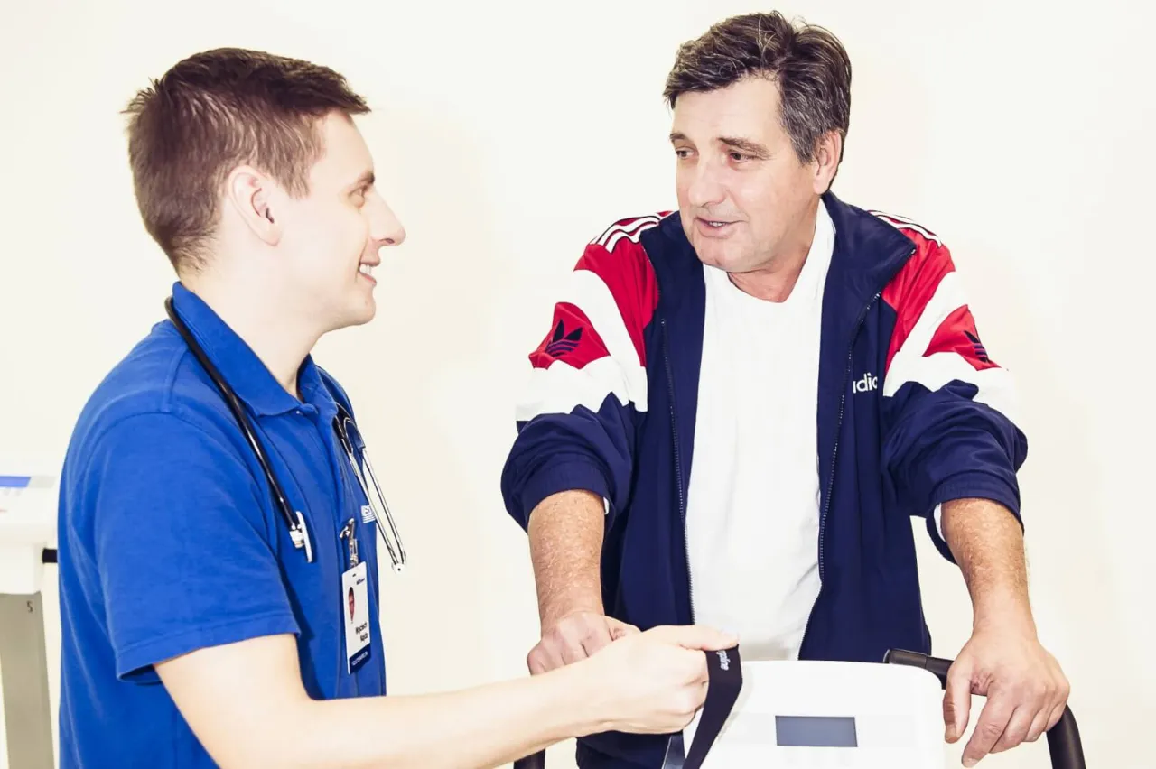 Zdjęcie Co zabrać na rehabilitację kardiologiczną, aby uniknąć problemów?