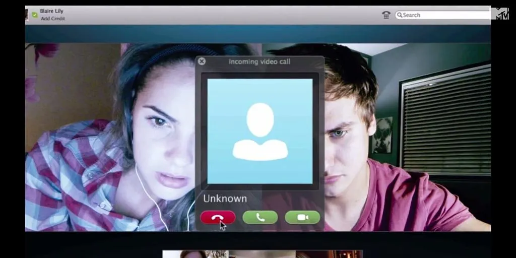 Zdjęcie Horrory na Skype: Jak technologia wprowadza strach do życia