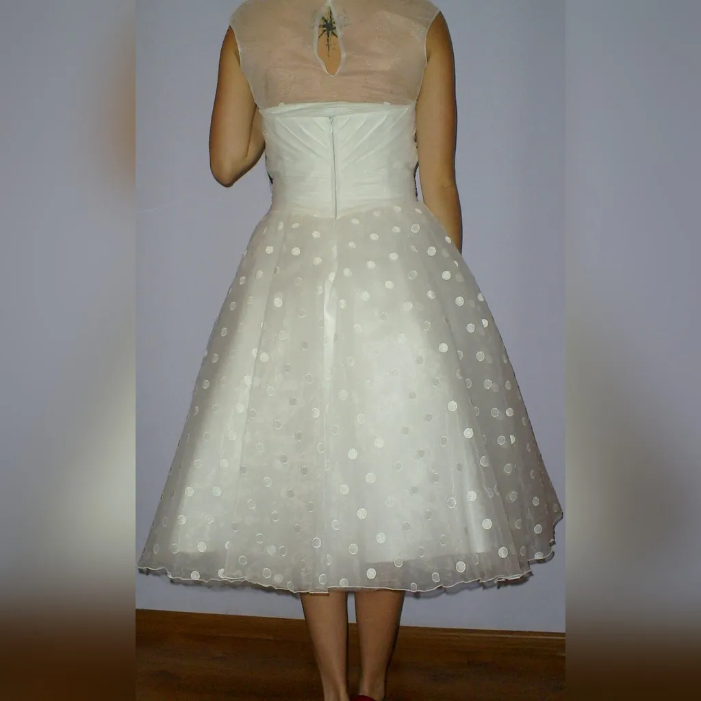 Zdjęcie Suknia ślubna retro lata 60 – odkryj niezapomniane style i inspiracje