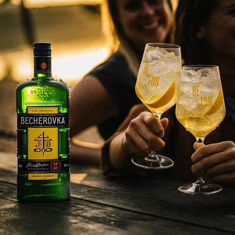 Zdjęcie Jak przygotować drink beton - historia, składniki i wariacje