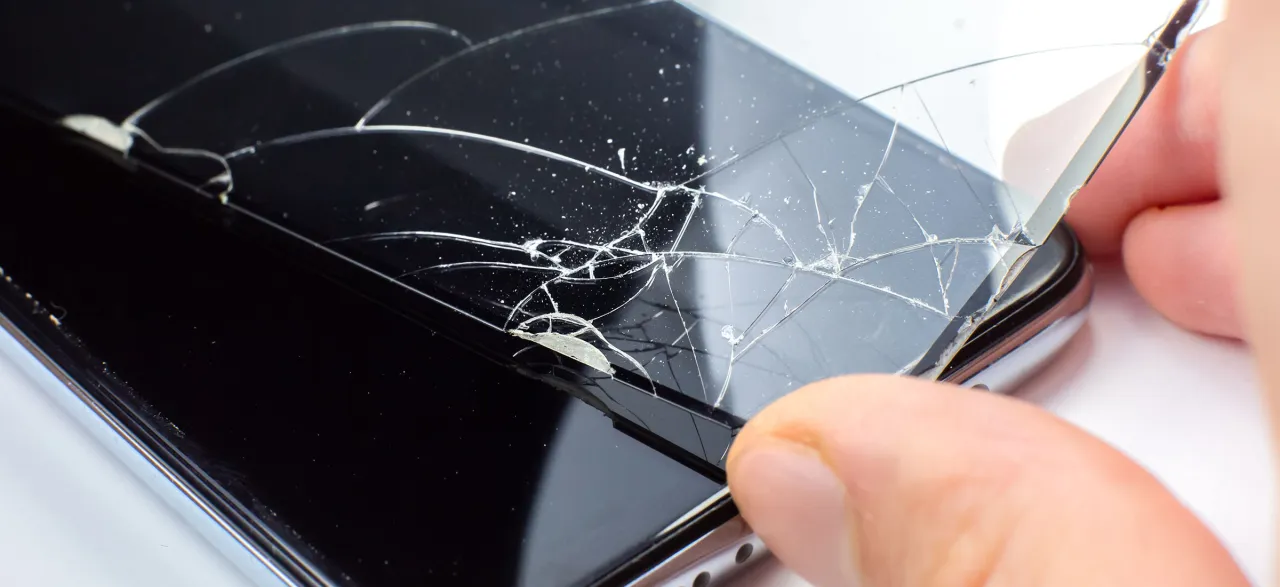 Zdjęcie Jak zdjąć szkło z aparatu iPhone bez ryzyka uszkodzenia urządzenia