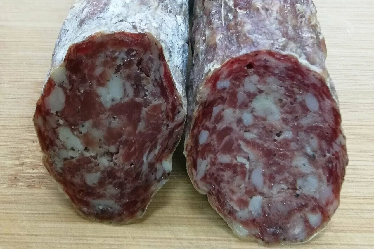 Zdjęcie Luftgetrocknete Salami richtig aufbewahren und Frische bewahren