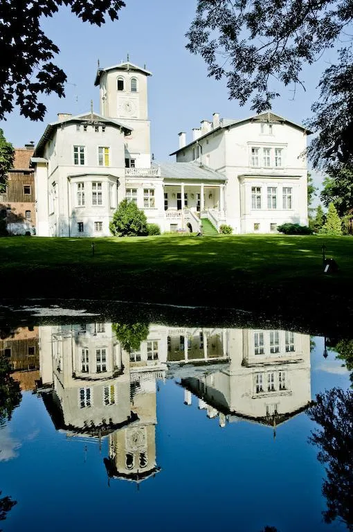 Zdjęcie Pałac w Janowie: Historia i tajemnice zabytku, który zaskakuje